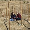 Bàrbara & Júlia gaudint del Tast entre vinyes